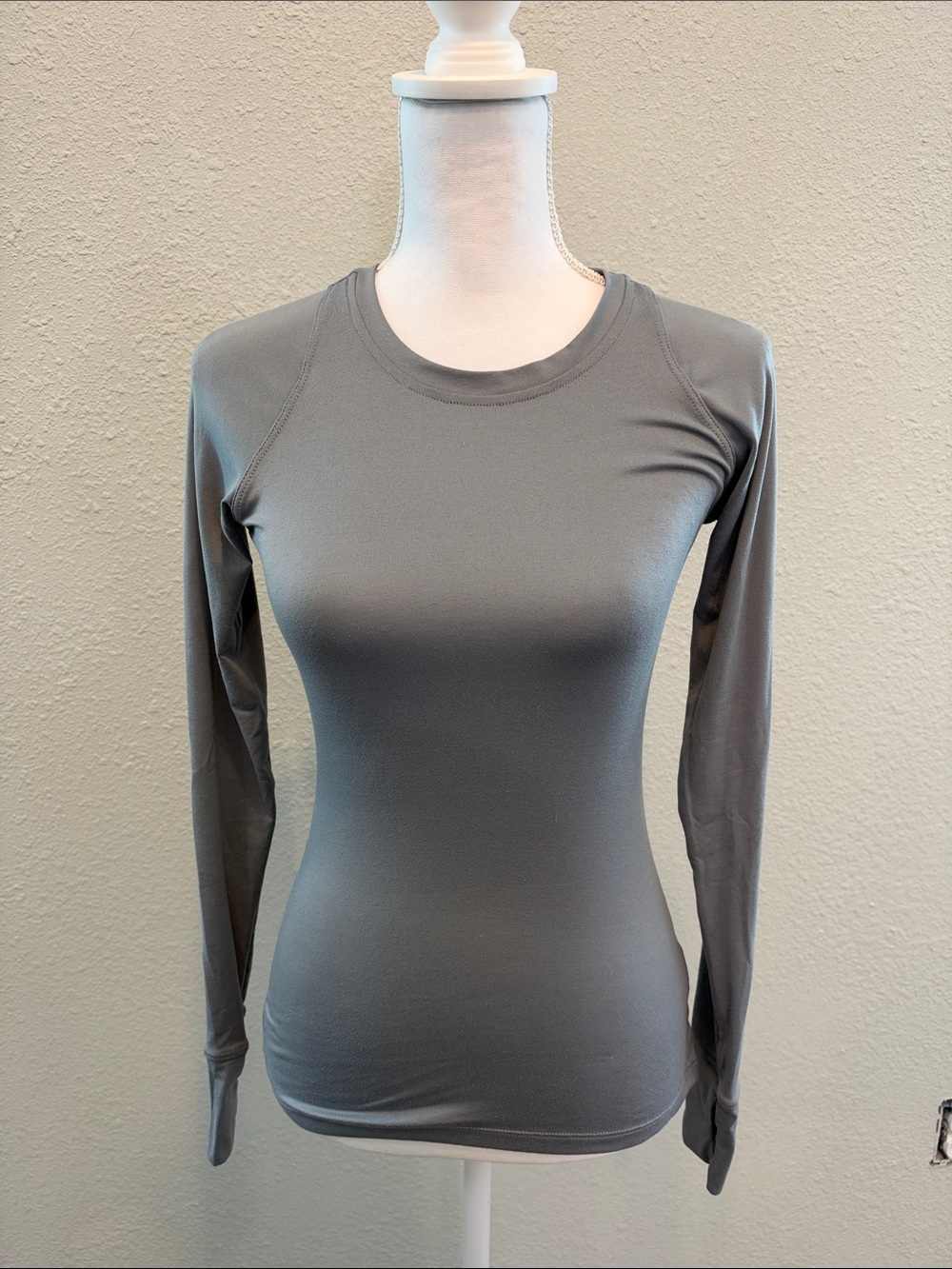 Fleo Women's Long Sleeve Crewneck Top - Gray